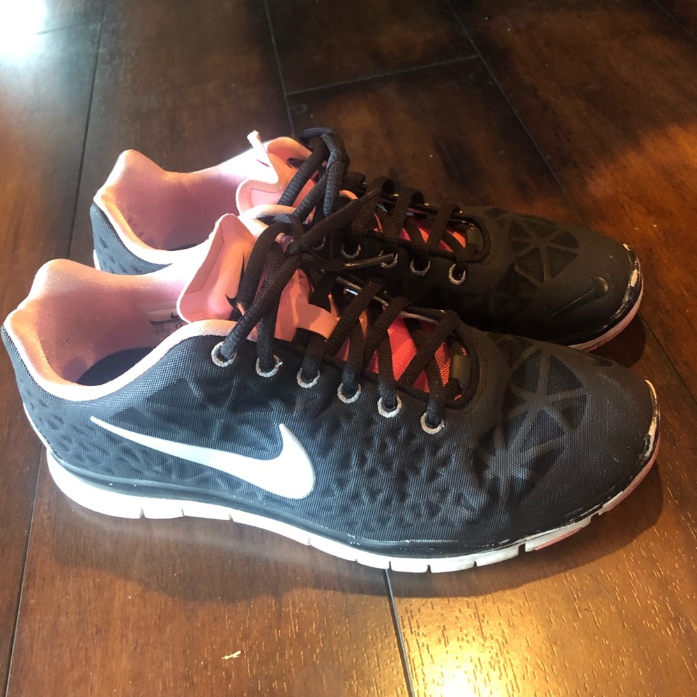 Women’s Nike’s size 7